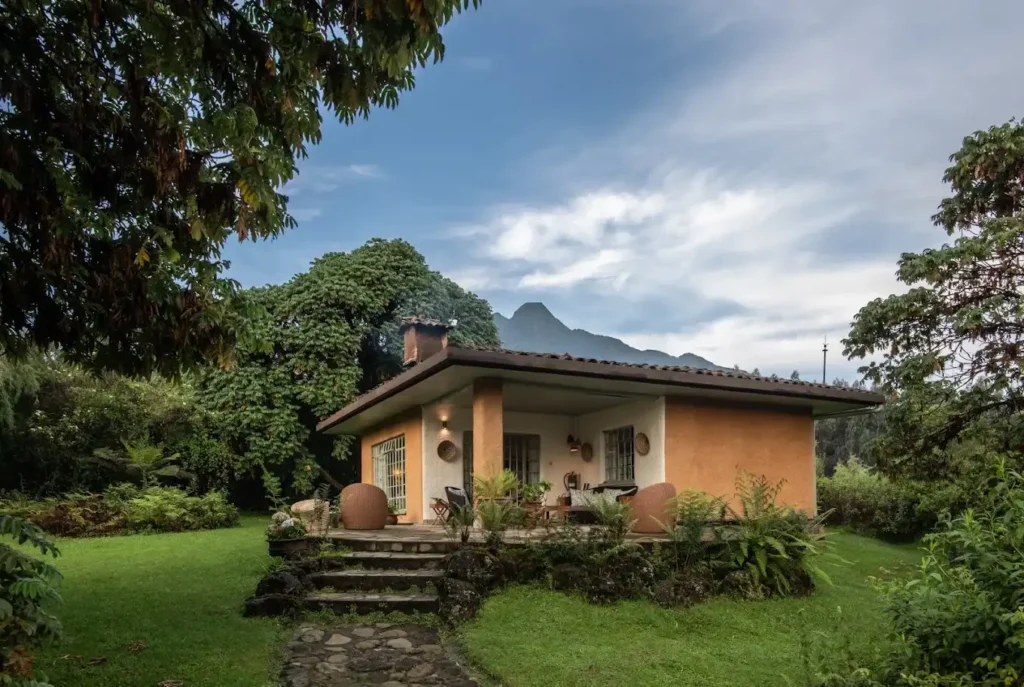Sabyinyo Lodge: Luxury Gorilla Trekking in Rwanda